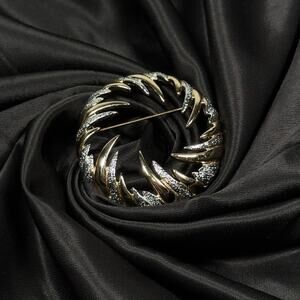 Vintage Sarah Coventry Circular Fire and Ice Gold & Silver Tone Brooch Pin